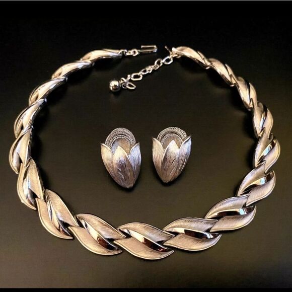 LOT VINTAGE TRIFARI NECKLACE KRAMER EARRINGS PIN BROOCH JEWELRY SET - Picture 7 of 7